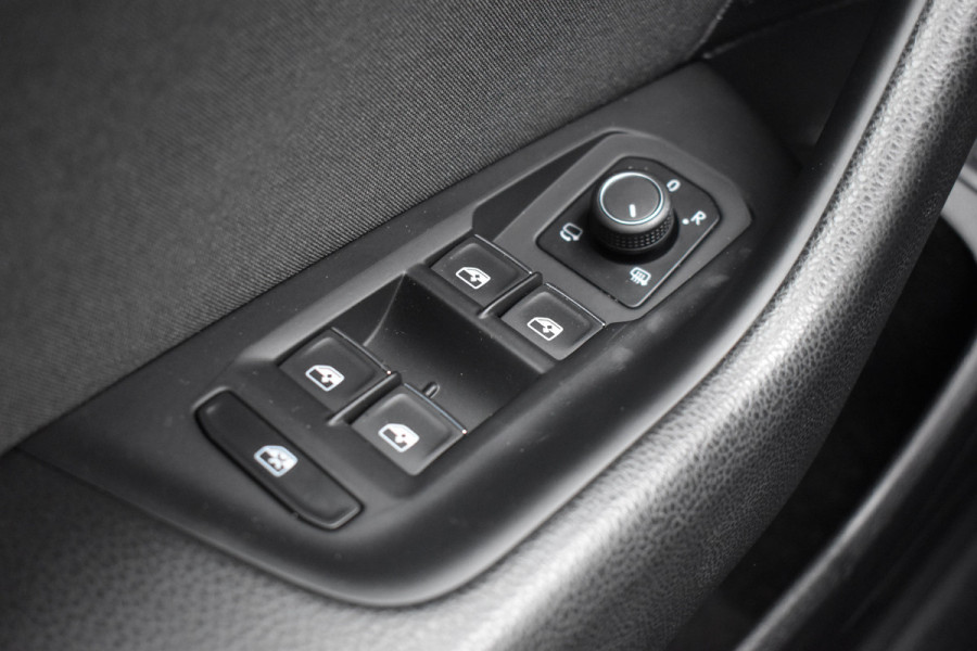 Volkswagen Passat Variant 1.4 TSI PHEV GTE Business Automaat / Pano schuifdak /  Trekhaak / Keyless / Navi / PDC + Camera