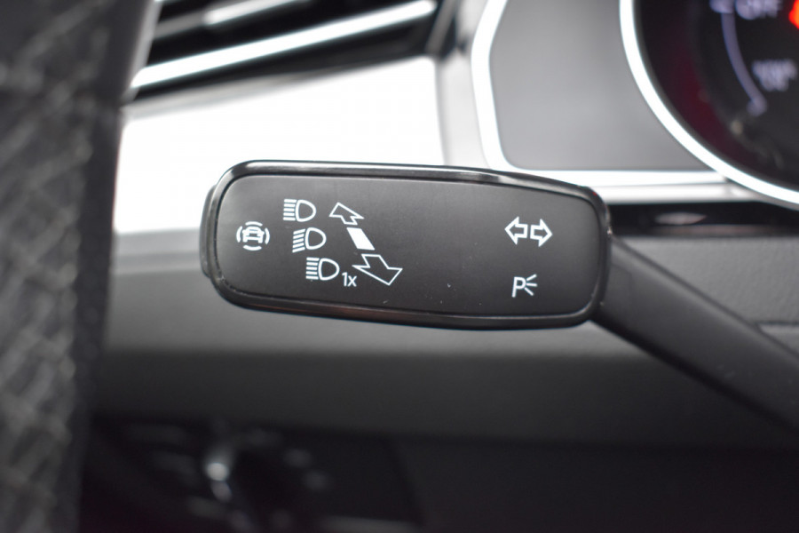 Volkswagen Passat Variant 1.4 TSI PHEV GTE Business Automaat / Pano schuifdak /  Trekhaak / Keyless / Navi / PDC + Camera