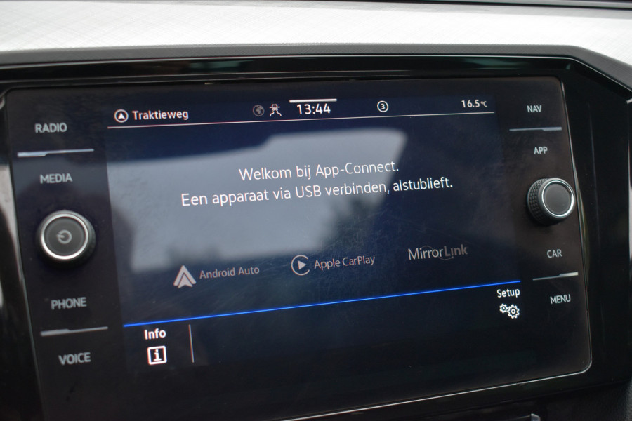 Volkswagen Passat Variant 1.4 TSI PHEV GTE Business Automaat / Pano schuifdak /  Trekhaak / Keyless / Navi / PDC + Camera