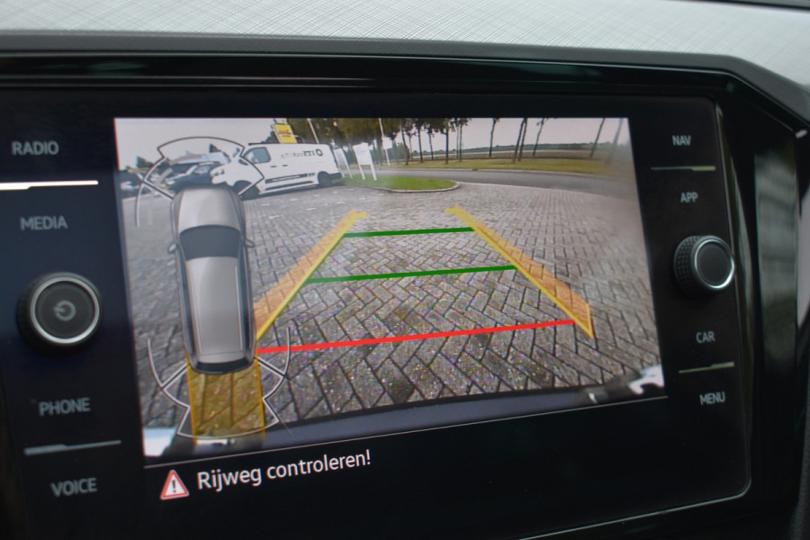 Volkswagen Passat Variant 1.4 TSI PHEV GTE Business Automaat / Pano schuifdak /  Trekhaak / Keyless / Navi / PDC + Camera