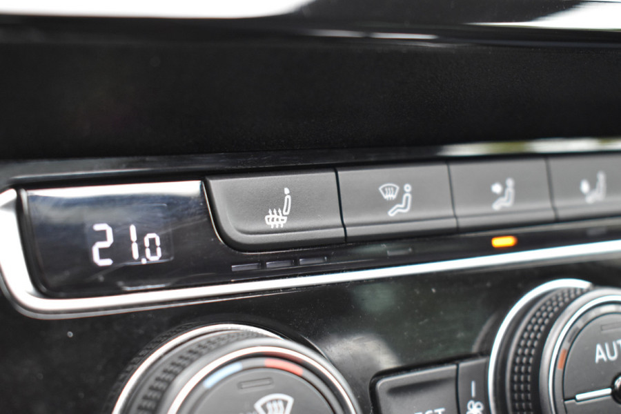 Volkswagen Passat Variant 1.4 TSI PHEV GTE Business Automaat / Pano schuifdak /  Trekhaak / Keyless / Navi / PDC + Camera