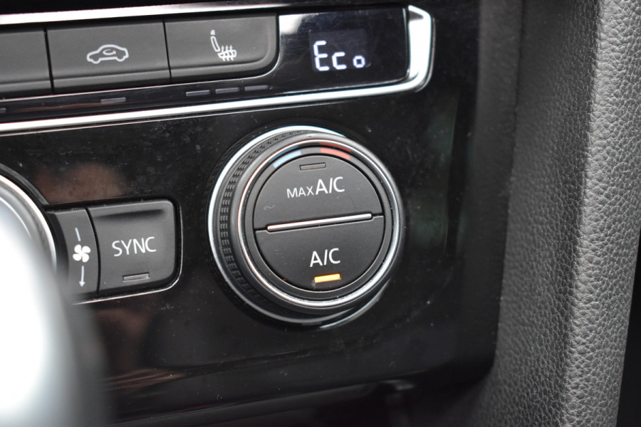 Volkswagen Passat Variant 1.4 TSI PHEV GTE Business Automaat / Pano schuifdak /  Trekhaak / Keyless / Navi / PDC + Camera