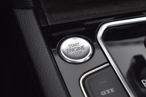 Volkswagen Passat Variant 1.4 TSI PHEV GTE Business Automaat / Pano schuifdak /  Trekhaak / Keyless / Navi / PDC + Camera