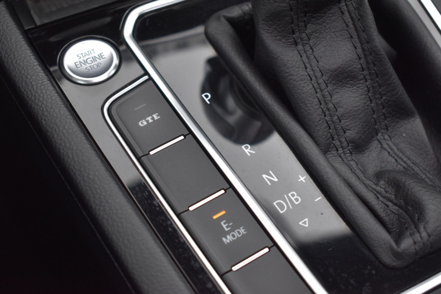 Volkswagen Passat Variant 1.4 TSI PHEV GTE Business Automaat / Pano schuifdak /  Trekhaak / Keyless / Navi / PDC + Camera