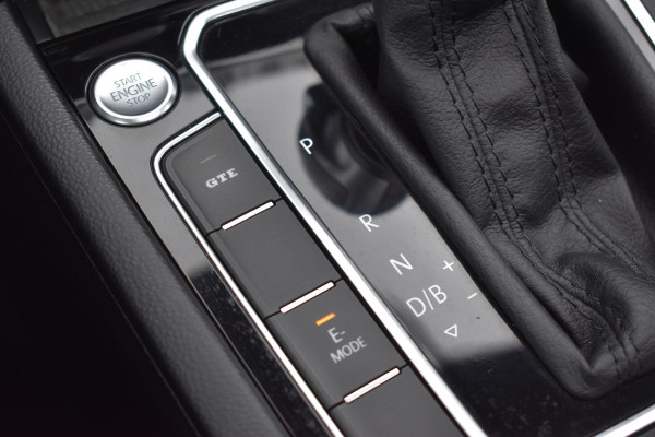 Volkswagen Passat Variant 1.4 TSI PHEV GTE Business Automaat / Pano schuifdak /  Trekhaak / Keyless / Navi / PDC + Camera