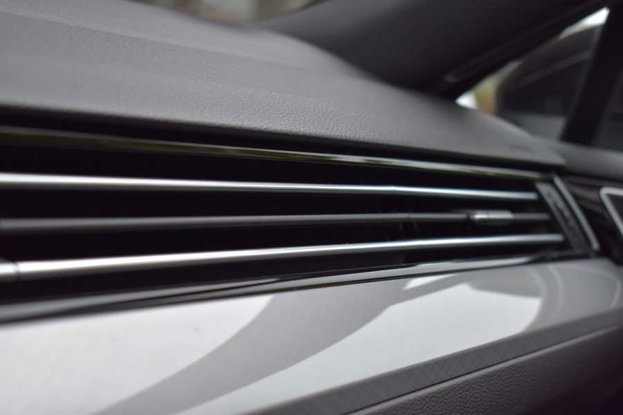 Volkswagen Passat Variant 1.4 TSI PHEV GTE Business Automaat / Pano schuifdak /  Trekhaak / Keyless / Navi / PDC + Camera