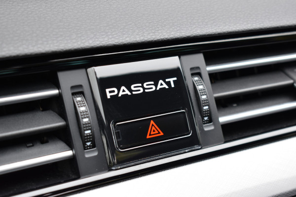 Volkswagen Passat Variant 1.4 TSI PHEV GTE Business Automaat / Pano schuifdak /  Trekhaak / Keyless / Navi / PDC + Camera