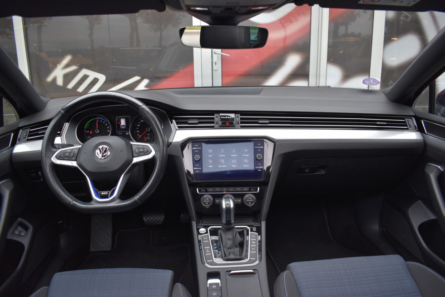 Volkswagen Passat Variant 1.4 TSI PHEV GTE Business Automaat / Pano schuifdak /  Trekhaak / Keyless / Navi / PDC + Camera