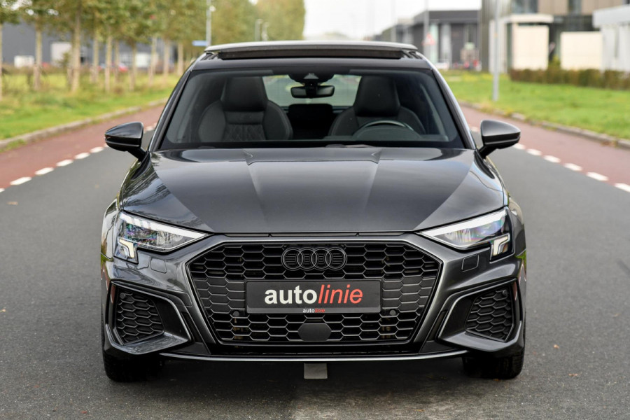 Audi A3 Sportback 40 TFSI e 3x S-Line. RS Zetels, Pano, ACC, Keyless, Camera, Matrix, 19'', CarPlay! Audi A3 Sportback 40 TFSI e 3x S-Line. RS Zetels, Pano, ACC, Keyless, Camera, Matrix, 19'', CarPlay!
