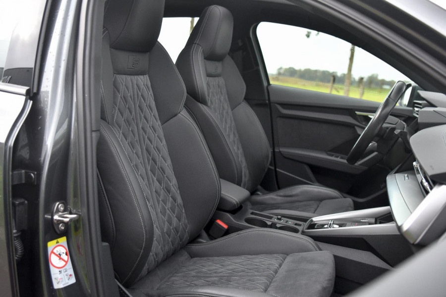 Audi A3 Sportback 40 TFSI e 3x S-Line. RS Zetels, Pano, ACC, Keyless, Camera, Matrix, 19'', CarPlay! Audi A3 Sportback 40 TFSI e 3x S-Line. RS Zetels, Pano, ACC, Keyless, Camera, Matrix, 19'', CarPlay!