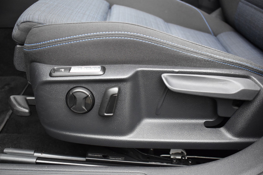 Volkswagen Passat Variant 1.4 TSI PHEV GTE Business Automaat / Pano schuifdak /  Trekhaak / Keyless / Navi / PDC + Camera