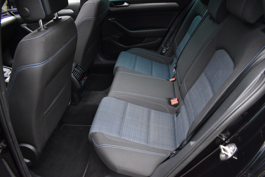 Volkswagen Passat Variant 1.4 TSI PHEV GTE Business Automaat / Pano schuifdak /  Trekhaak / Keyless / Navi / PDC + Camera