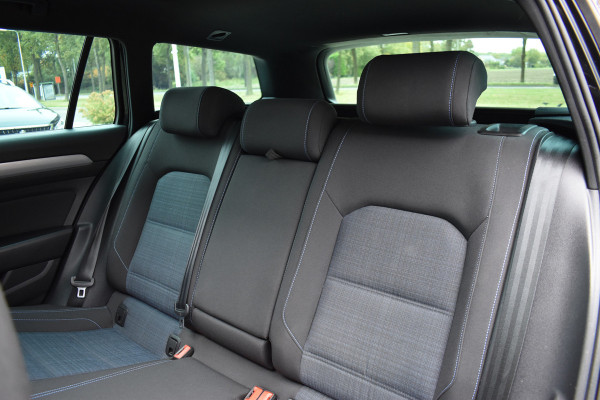Volkswagen Passat Variant 1.4 TSI PHEV GTE Business Automaat / Pano schuifdak /  Trekhaak / Keyless / Navi / PDC + Camera