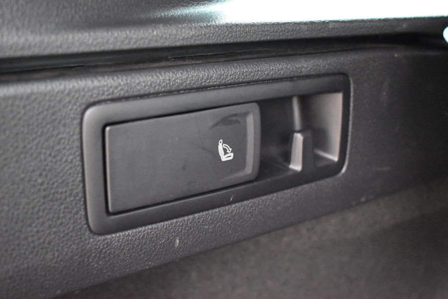 Volkswagen Passat Variant 1.4 TSI PHEV GTE Business Automaat / Pano schuifdak /  Trekhaak / Keyless / Navi / PDC + Camera