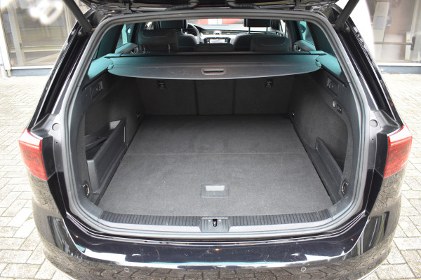 Volkswagen Passat Variant 1.4 TSI PHEV GTE Business Automaat / Pano schuifdak /  Trekhaak / Keyless / Navi / PDC + Camera