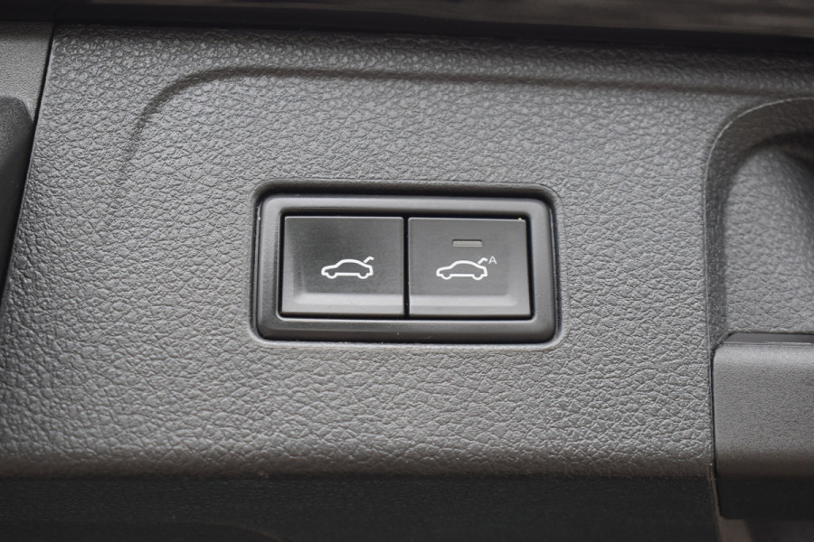 Volkswagen Passat Variant 1.4 TSI PHEV GTE Business Automaat / Pano schuifdak /  Trekhaak / Keyless / Navi / PDC + Camera