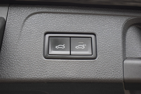 Volkswagen Passat Variant 1.4 TSI PHEV GTE Business Automaat / Pano schuifdak /  Trekhaak / Keyless / Navi / PDC + Camera