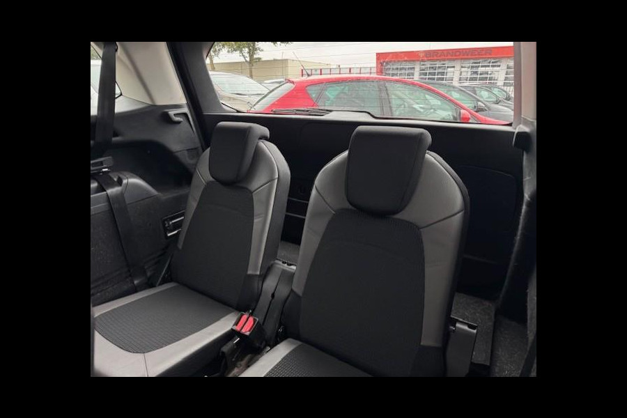 Citroën Grand C4 Picasso 1.2 Business - 7 personen - Massage Citroën Grand C4 Picasso 1.2 Business - 7 personen - Massage