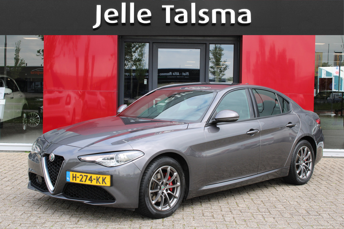 Alfa Romeo Giulia 2.0T Super | Veloce interieur | Stuur\stoel verwarming | Xenon | Regen\lichtsensor Alfa Romeo Giulia 2.0T Super | Veloce interieur | Stuur\stoel verwarming | Xenon | Regen\lichtsensor