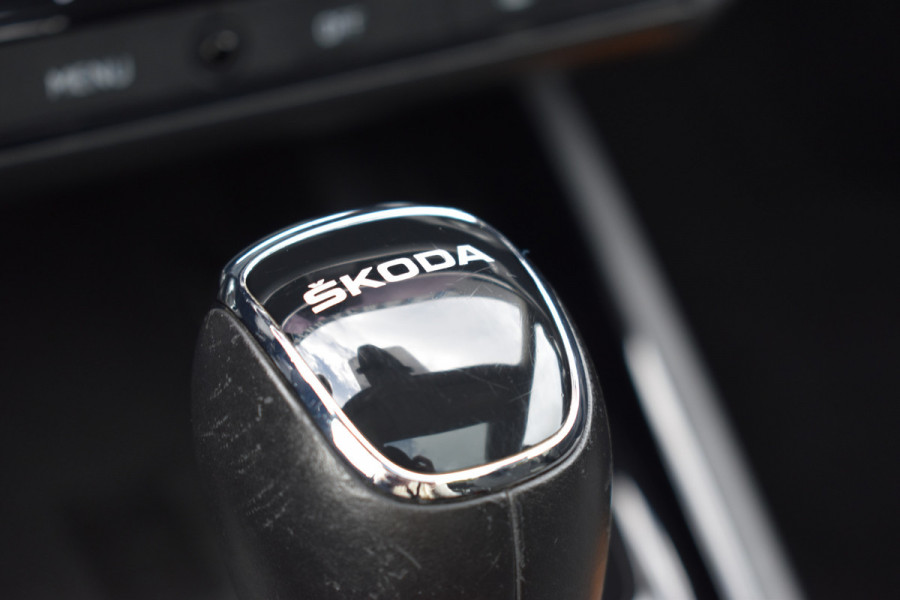 Škoda SCALA 1.0 TSI Business Edition Automaat / Panoramadak / Parkeerhulp / Virtual Cockpit / LED/ Climate Control Škoda SCALA 1.0 TSI Business Edition Automaat / Panoramadak / Parkeerhulp / Virtual Cockpit / LED/ Climate Control