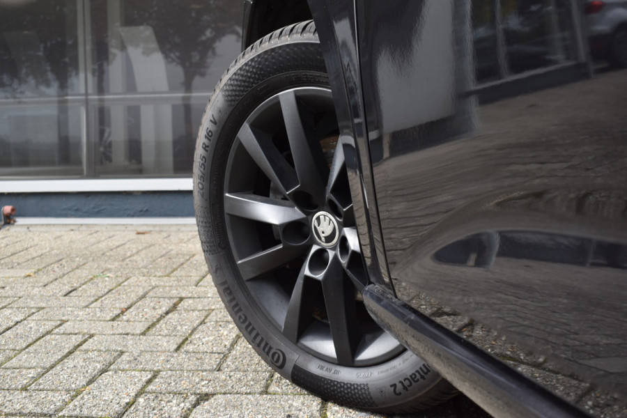 Škoda SCALA 1.0 TSI Business Edition Automaat / Panoramadak / Parkeerhulp / Virtual Cockpit / LED/ Climate Control Škoda SCALA 1.0 TSI Business Edition Automaat / Panoramadak / Parkeerhulp / Virtual Cockpit / LED/ Climate Control