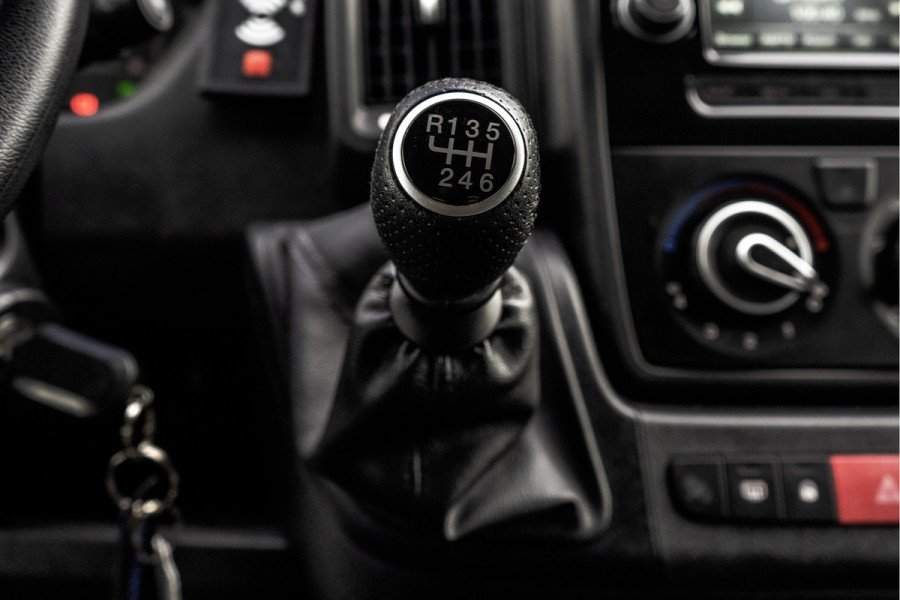 Peugeot Boxer BlueHDI L3H3 | 160PK | Camera | Navigatie | Cruise | Airco | 3T Trekgewicht | PDC | Euro 6