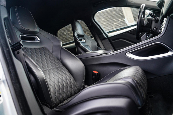 Jaguar F-Pace 5.0 V8 S/C AWD SVR | Lane Assist | Luxe Kuipstoelen | Head up | Meridian Sound system | 551PK | Dealer onderhouden |