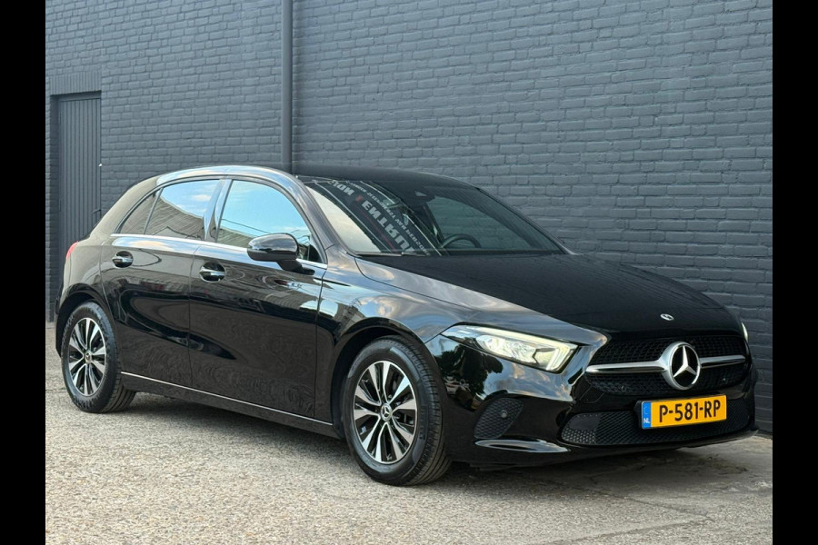 Mercedes-Benz A-Klasse 180 Business Solution AMG | STOEL VERW | CAMERA | CARPLAY | MULTI STUUR | NWE APK Mercedes-Benz A-Klasse 180 Business Solution AMG | STOEL VERW | CAMERA | CARPLAY | MULTI STUUR | NWE APK