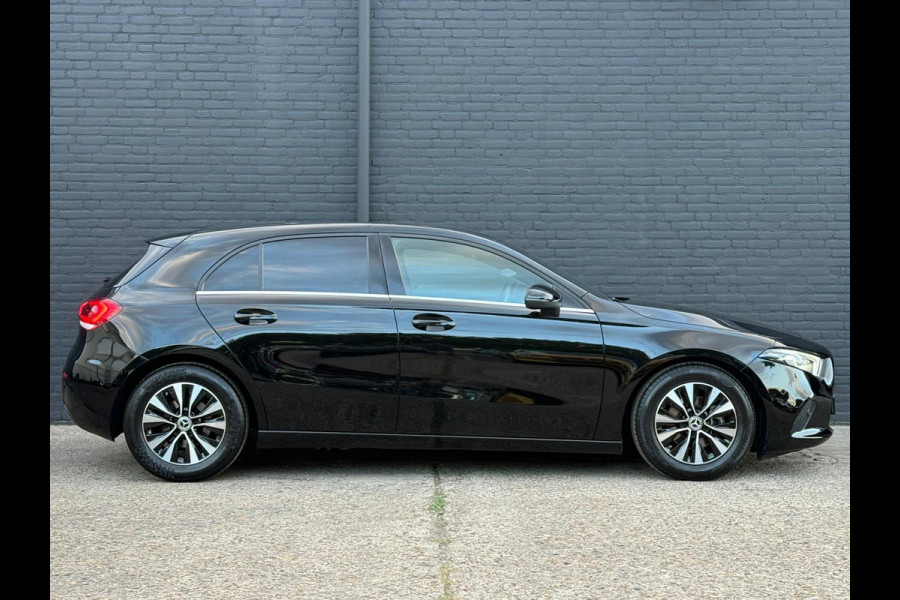 Mercedes-Benz A-Klasse 180 Business Solution AMG | STOEL VERW | CAMERA | CARPLAY | MULTI STUUR | NWE APK Mercedes-Benz A-Klasse 180 Business Solution AMG | STOEL VERW | CAMERA | CARPLAY | MULTI STUUR | NWE APK