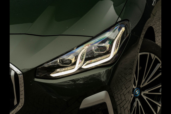 BMW 2 Serie Active Tourer 230e xDrive - Pano - Trekhaak - Memoryzetel - Driving + Parking Ass Prof BMW 2 Serie Active Tourer 230e xDrive - Pano - Trekhaak - Memoryzetel - Driving + Parking Ass Prof