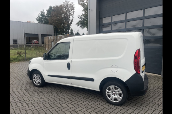 Fiat Doblò 1.6 MJ 105PK airco | navigatie | 3-zits Fiat Doblò 1.6 MJ 105PK airco | navigatie | 3-zits