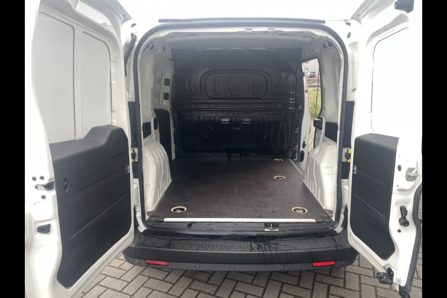 Fiat Doblò 1.6 MJ 105PK airco | navigatie | 3-zits Fiat Doblò 1.6 MJ 105PK airco | navigatie | 3-zits