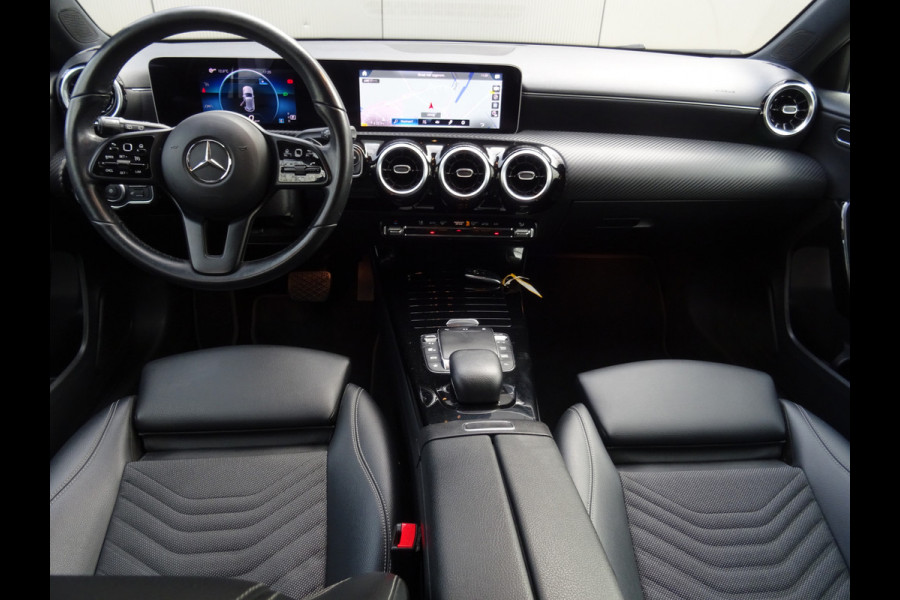 Mercedes-Benz A-Klasse 180 Premium * 18 INCH * LEER * GR NAVI * CAMERA !!