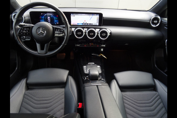 Mercedes-Benz A-Klasse 180 Premium * 18 INCH * LEER * GR NAVI * CAMERA !!