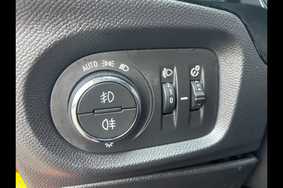 Opel Corsa 1.2 Elegance / CarPlay / 360 camera