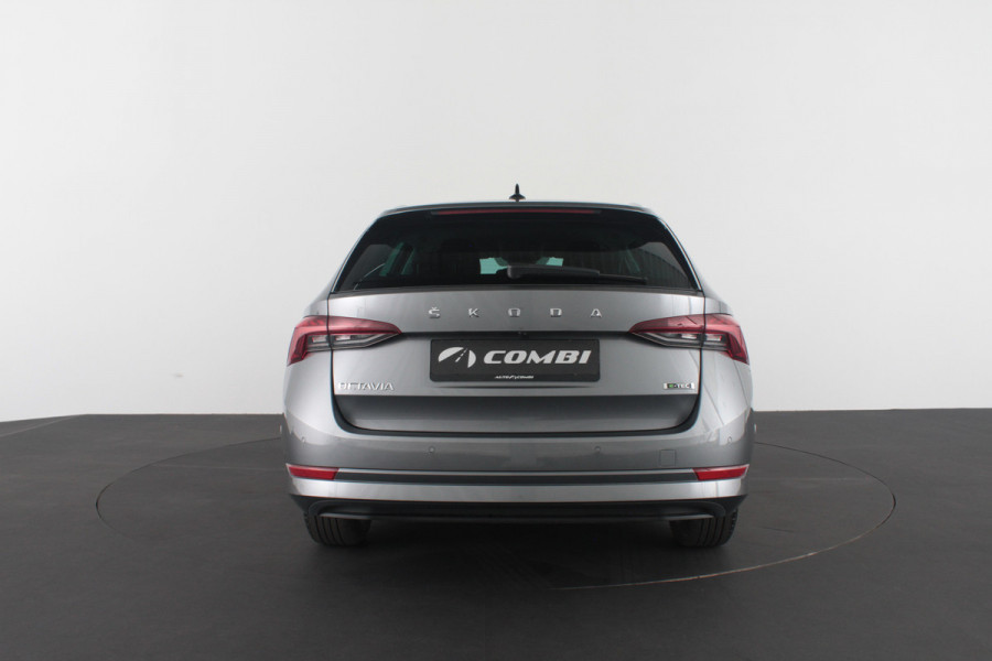 Škoda Octavia Combi 1.0 e-TSI Ambition > Trekhaak/Camera/Stoelverwarming/Sfeerverlichting.... | 4353|