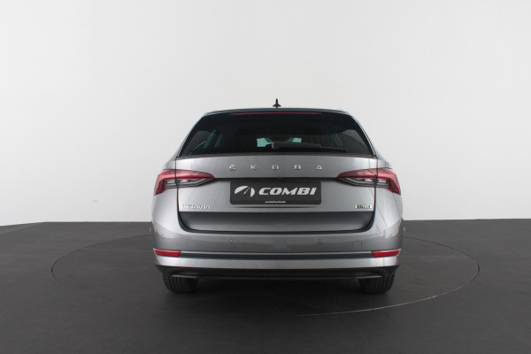 Škoda Octavia Combi 1.0 e-TSI Ambition > Trekhaak/Camera/Stoelverwarming/Sfeerverlichting.... | 4353|