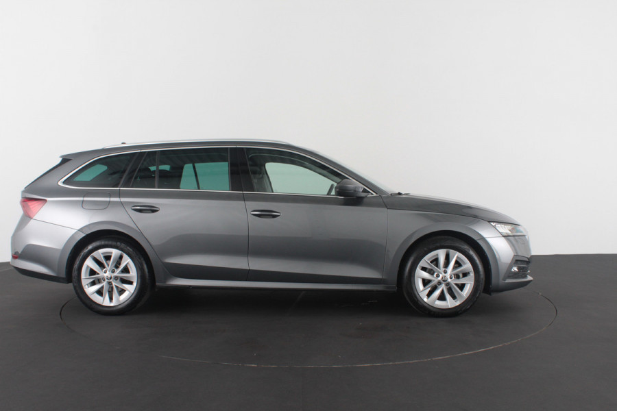 Škoda Octavia Combi 1.0 e-TSI Ambition > Trekhaak/Camera/Stoelverwarming/Sfeerverlichting.... | 4353|