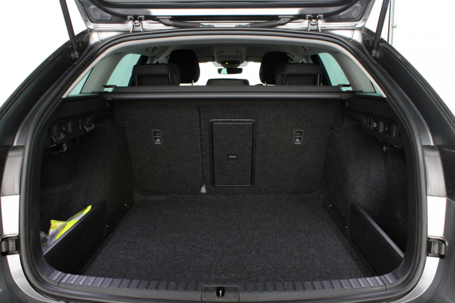 Škoda Octavia Combi 1.0 e-TSI Ambition > Trekhaak/Camera/Stoelverwarming/Sfeerverlichting.... | 4353|