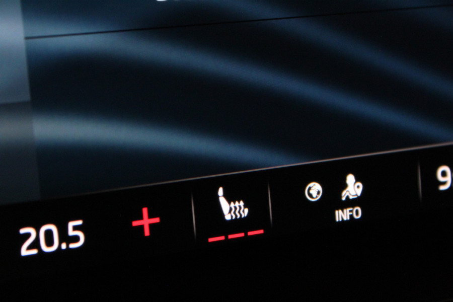 Škoda Octavia Combi 1.0 e-TSI Ambition > Trekhaak/Camera/Stoelverwarming/Sfeerverlichting.... | 4353|