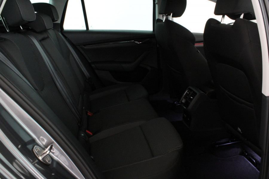 Škoda Octavia Combi 1.0 e-TSI Ambition > Trekhaak/Camera/Stoelverwarming/Sfeerverlichting.... | 4353|