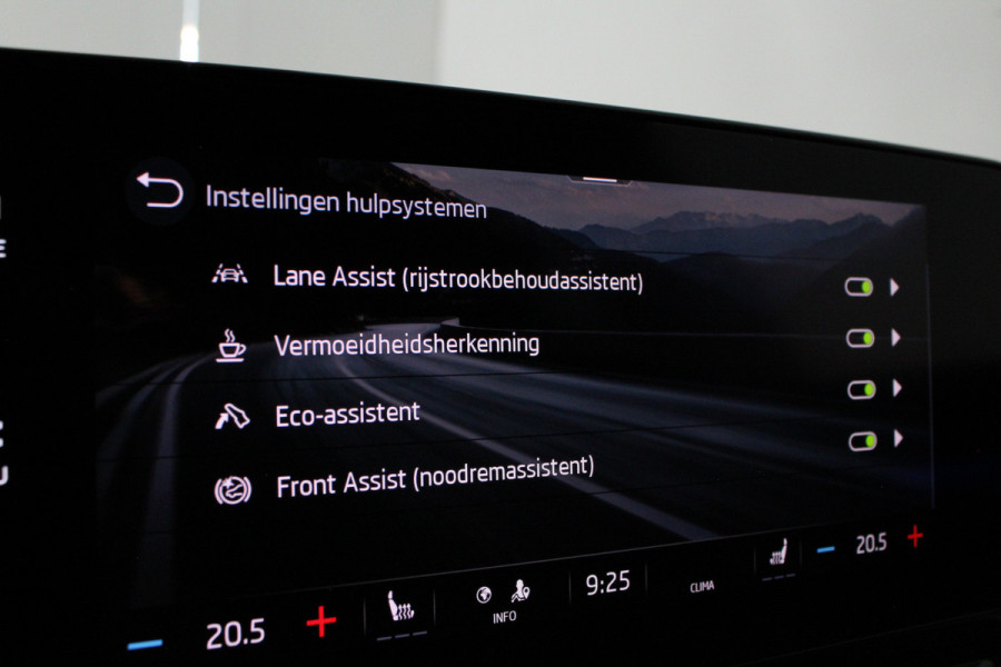 Škoda Octavia Combi 1.0 e-TSI Ambition > Trekhaak/Camera/Stoelverwarming/Sfeerverlichting.... | 4353|