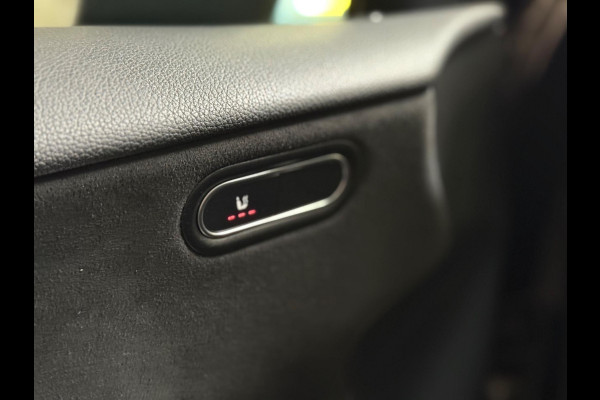 Mercedes-Benz A-Klasse 200 d Premium Plus Limo AMG Night | Pano | Burmester | Camera