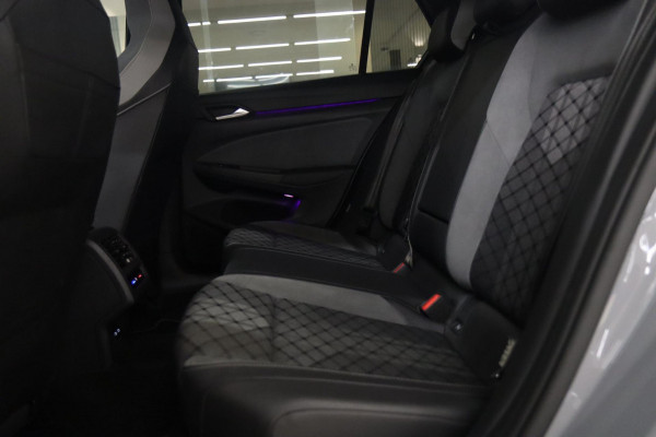 Volkswagen Golf 1.5 eTSI R-Line Business PANO/CAM/CARPLAY/KEYLES/ACC/VOL