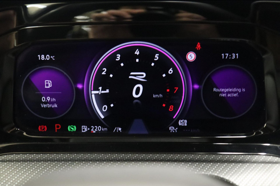 Volkswagen Golf 1.5 eTSI R-Line Business PANO/CAM/CARPLAY/KEYLES/ACC/VOL