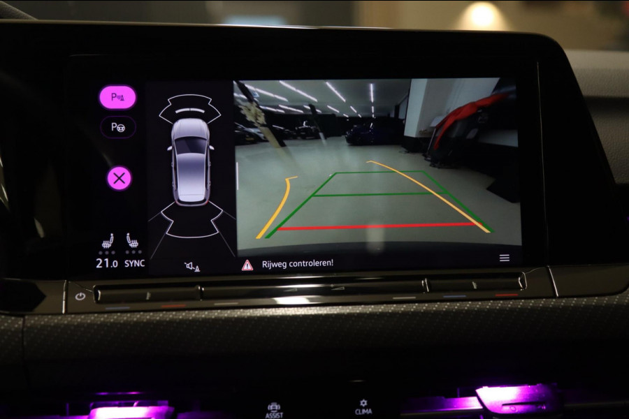 Volkswagen Golf 1.5 eTSI R-Line Business PANO/CAM/CARPLAY/KEYLES/ACC/VOL