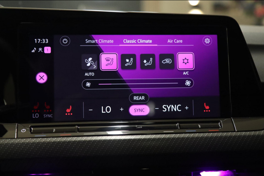 Volkswagen Golf 1.5 eTSI R-Line Business PANO/CAM/CARPLAY/KEYLES/ACC/VOL