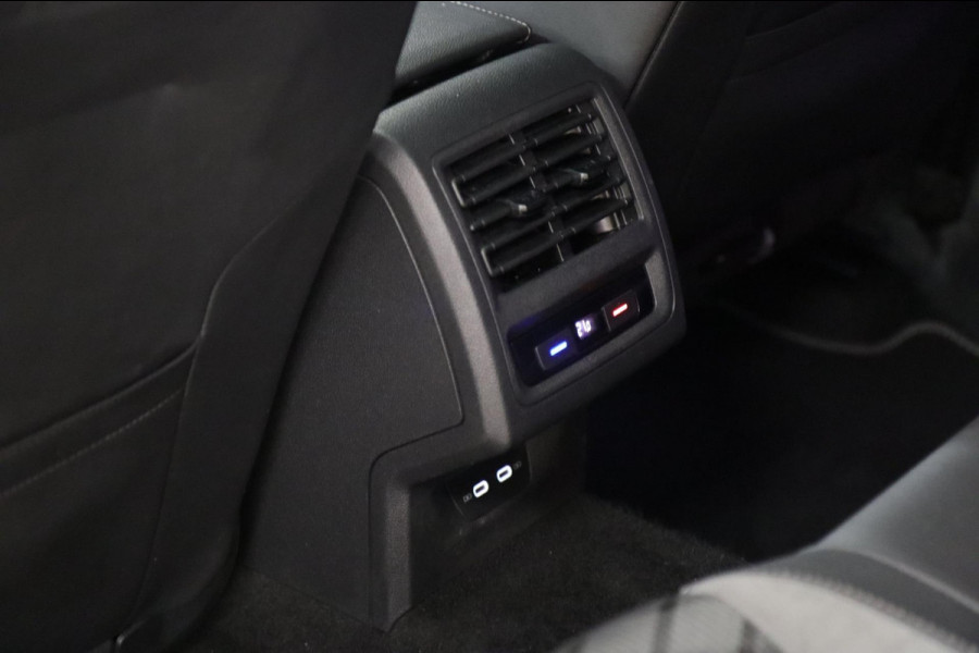 Volkswagen Golf 1.5 eTSI R-Line Business PANO/CAM/CARPLAY/KEYLES/ACC/VOL