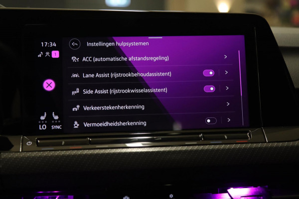 Volkswagen Golf 1.5 eTSI R-Line Business PANO/CAM/CARPLAY/KEYLES/ACC/VOL