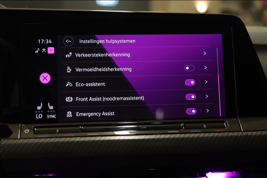 Volkswagen Golf 1.5 eTSI R-Line Business PANO/CAM/CARPLAY/KEYLES/ACC/VOL